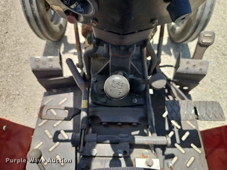 image for item EO8571 1995 Massey-Ferguson 231 tractor