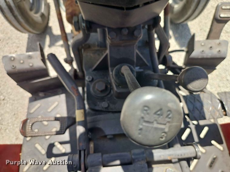 image for item EO8571 1995 Massey-Ferguson 231 tractor