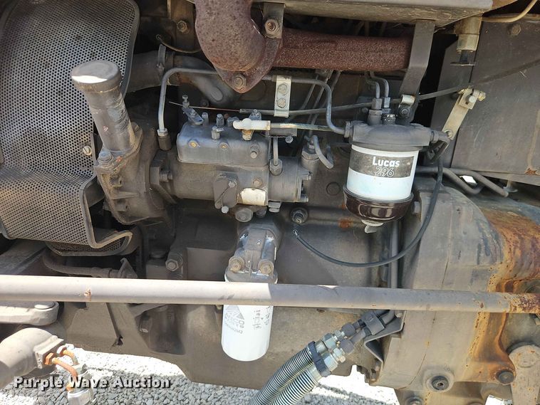 image for item EO8571 1995 Massey-Ferguson 231 tractor