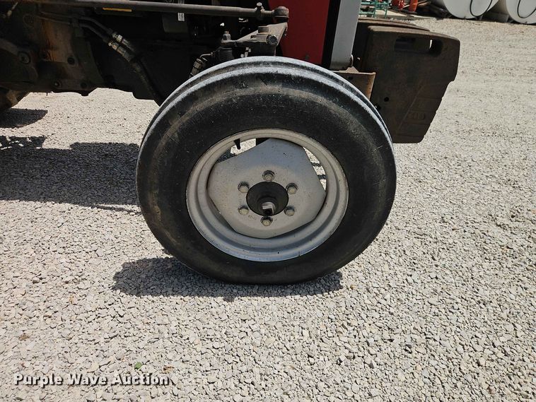 image for item EO8571 1995 Massey-Ferguson 231 tractor