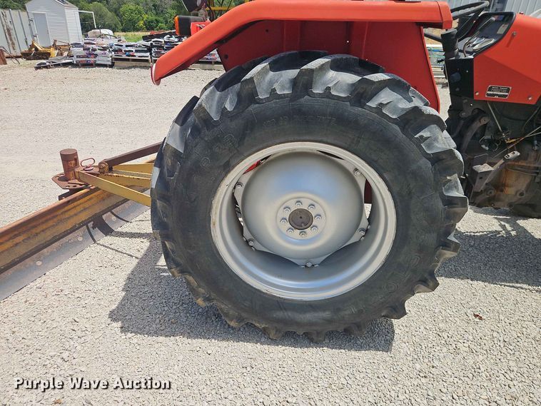image for item EO8571 1995 Massey-Ferguson 231 tractor