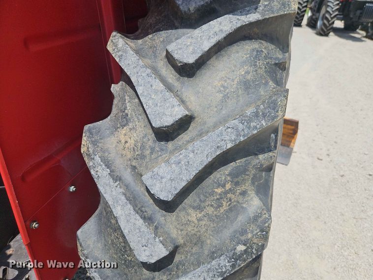 image for item EO8571 1995 Massey-Ferguson 231 tractor