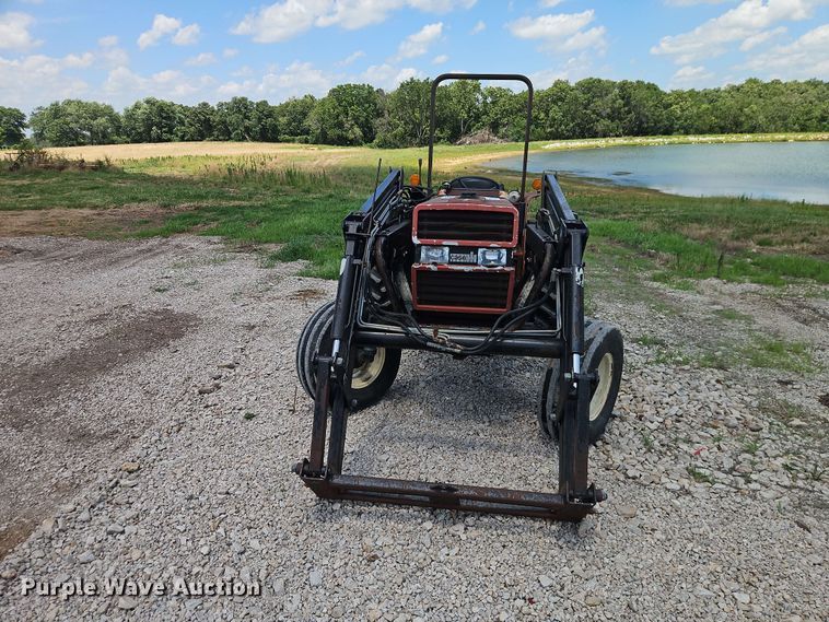image for item EO8572 Case IH 385 tractor
