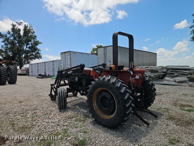 image for item EO8572 Case IH 385 tractor