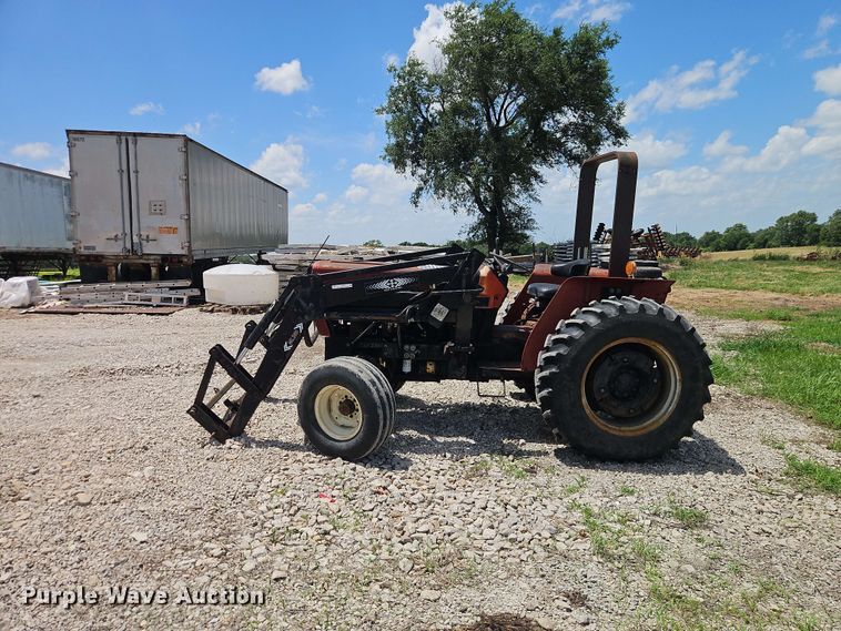 image for item EO8572 Case IH 385 tractor