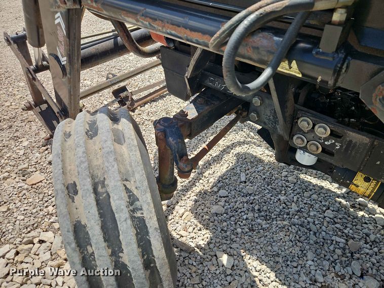 image for item EO8572 Case IH 385 tractor