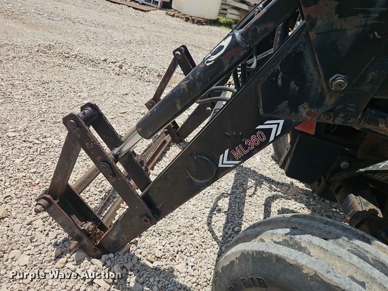 image for item EO8572 Case IH 385 tractor