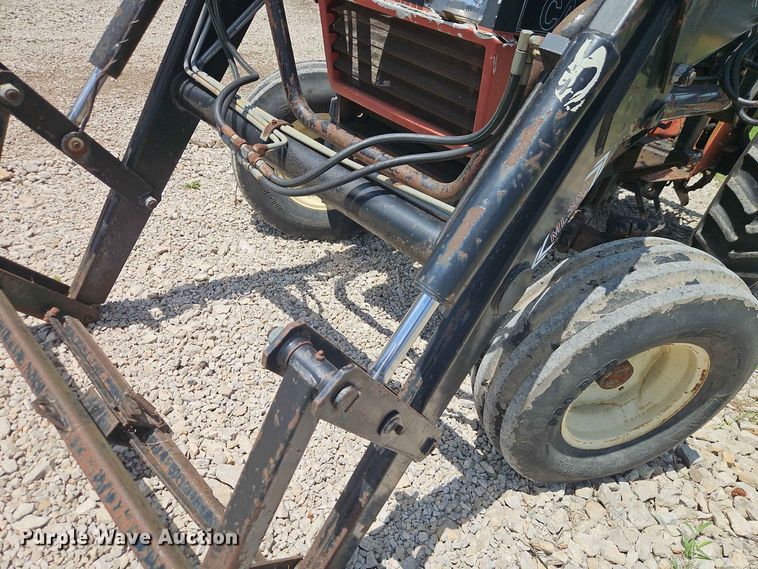 image for item EO8572 Case IH 385 tractor