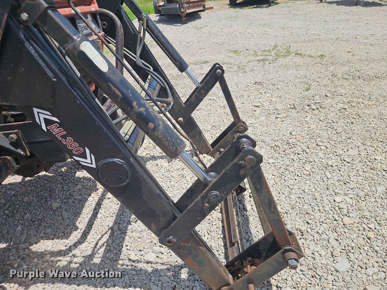 image for item EO8572 Case IH 385 tractor