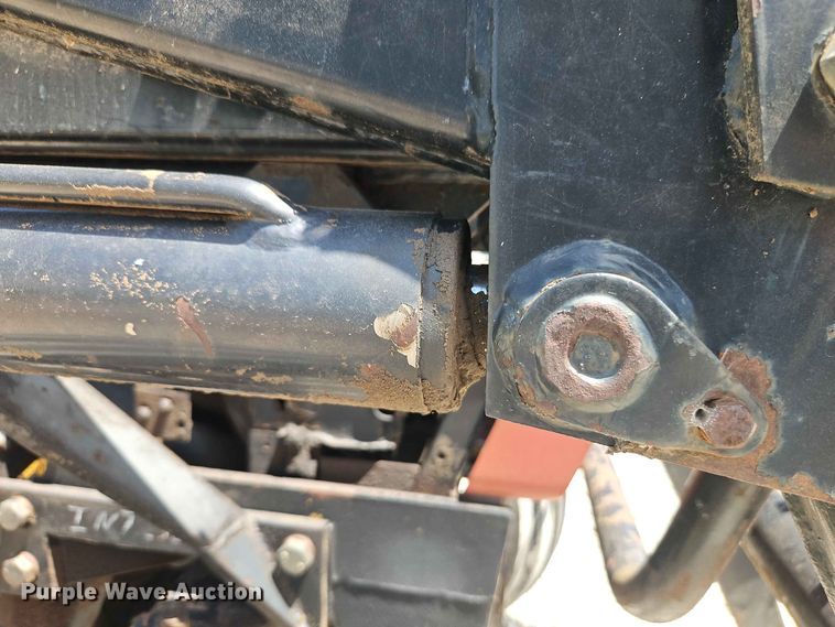 image for item EO8572 Case IH 385 tractor