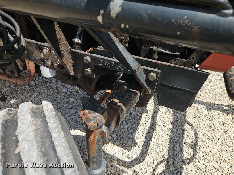 image for item EO8572 Case IH 385 tractor