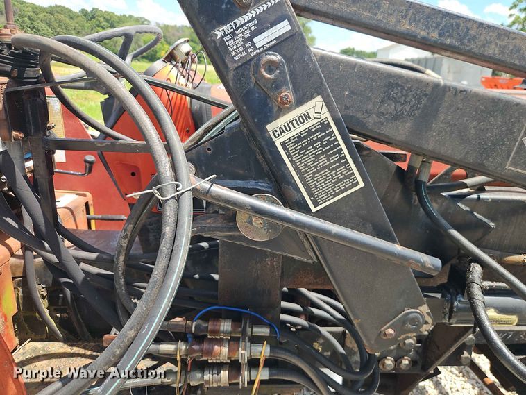 image for item EO8572 Case IH 385 tractor