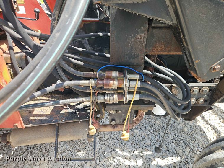 image for item EO8572 Case IH 385 tractor