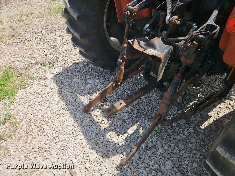 image for item EO8572 Case IH 385 tractor
