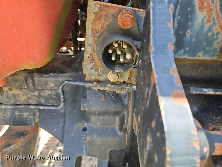 image for item EO8572 Case IH 385 tractor