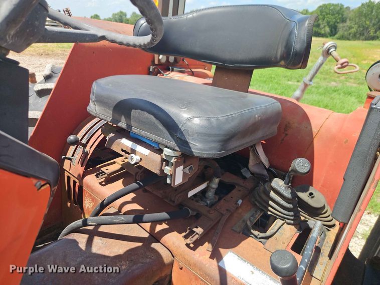 image for item EO8572 Case IH 385 tractor