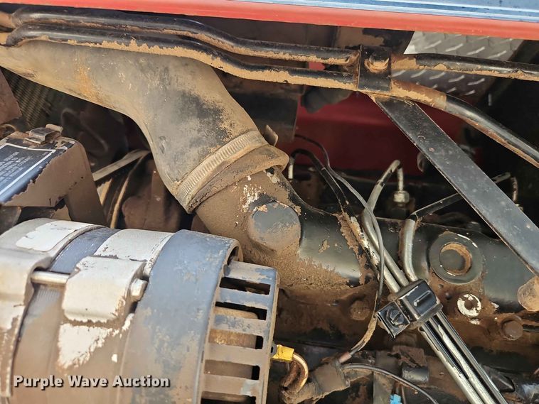 image for item EO8572 Case IH 385 tractor