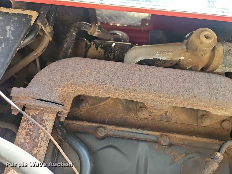 image for item EO8572 Case IH 385 tractor