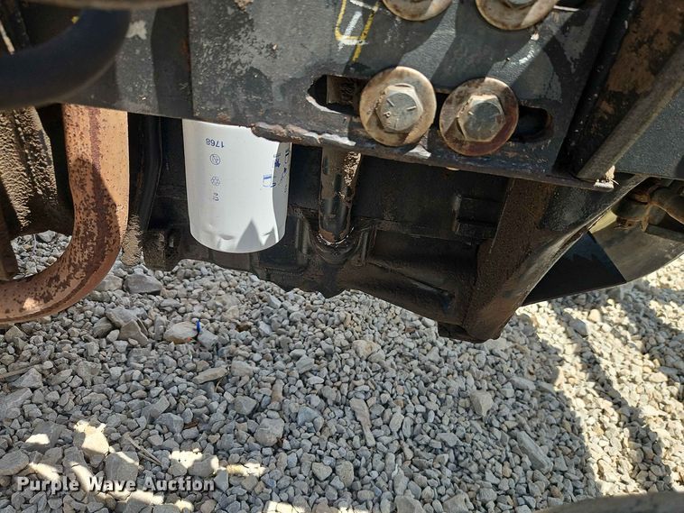 image for item EO8572 Case IH 385 tractor