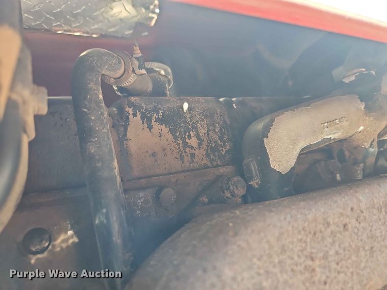 image for item EO8572 Case IH 385 tractor