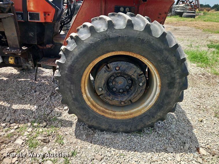 image for item EO8572 Case IH 385 tractor