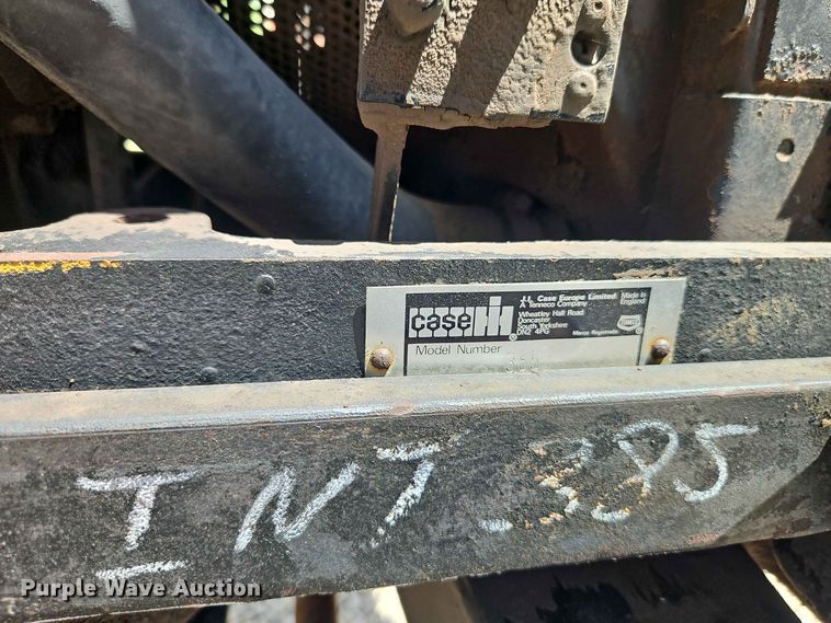 image for item EO8572 Case IH 385 tractor