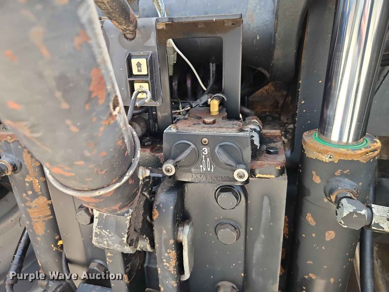 image for item EO8573 1999 Case MX200 MFWD tractor