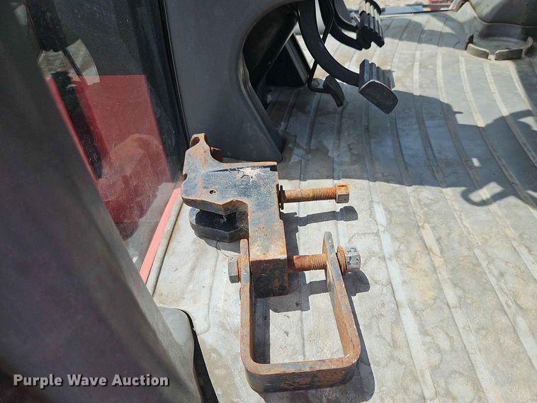 image for item EO8573 1999 Case MX200 MFWD tractor
