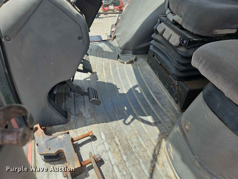 image for item EO8573 1999 Case MX200 MFWD tractor
