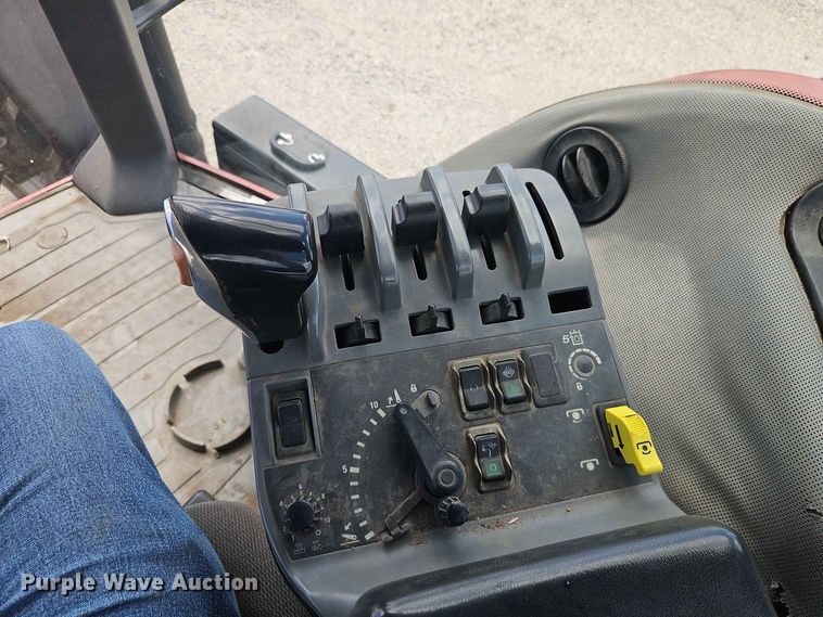 image for item EO8573 1999 Case MX200 MFWD tractor