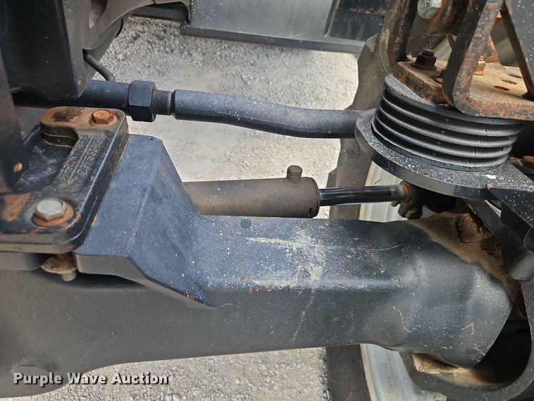 image for item EO8573 1999 Case MX200 MFWD tractor