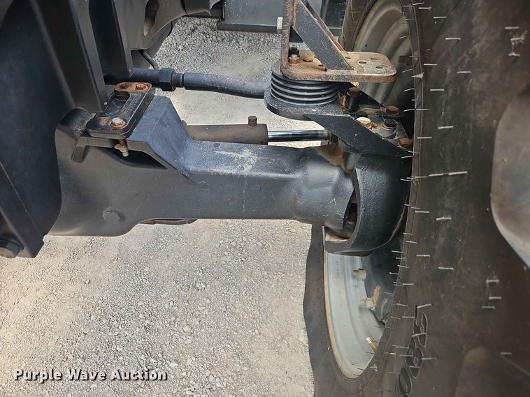 image for item EO8573 1999 Case MX200 MFWD tractor