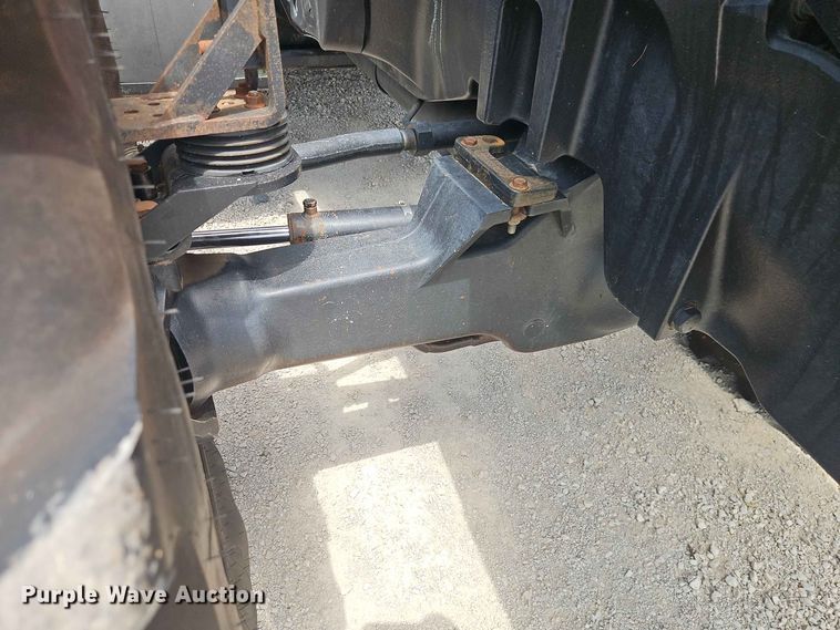 image for item EO8573 1999 Case MX200 MFWD tractor