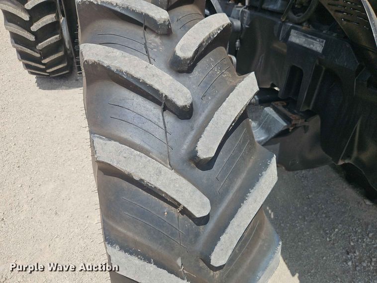 image for item EO8573 1999 Case MX200 MFWD tractor