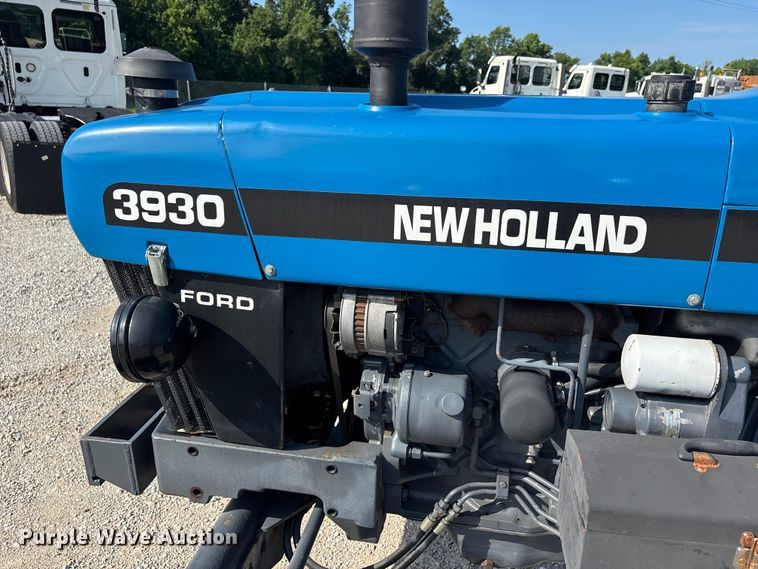 image for item ER3092 1998 New Holland 3930 tractor