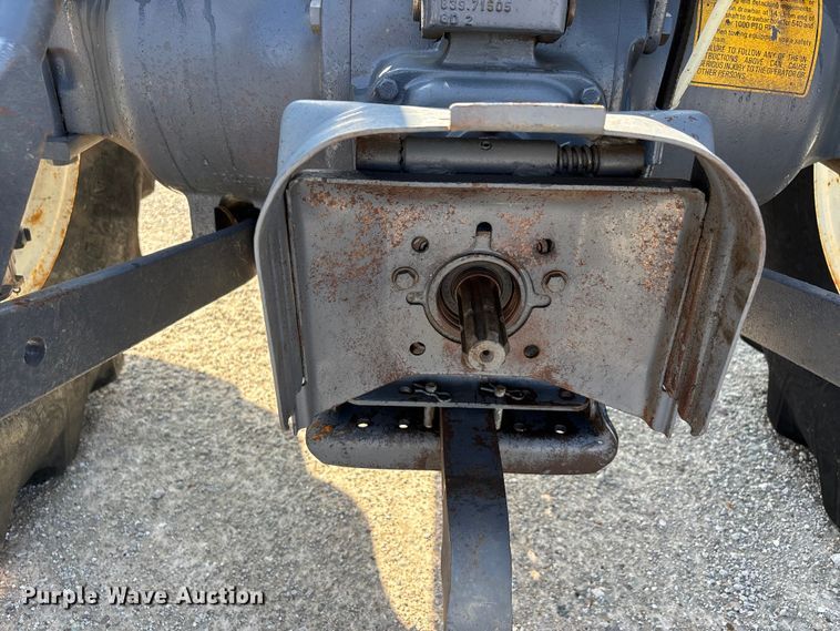 image for item ER3092 1998 New Holland 3930 tractor