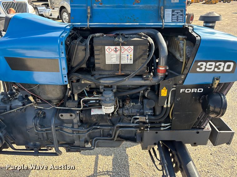 image for item ER3092 1998 New Holland 3930 tractor