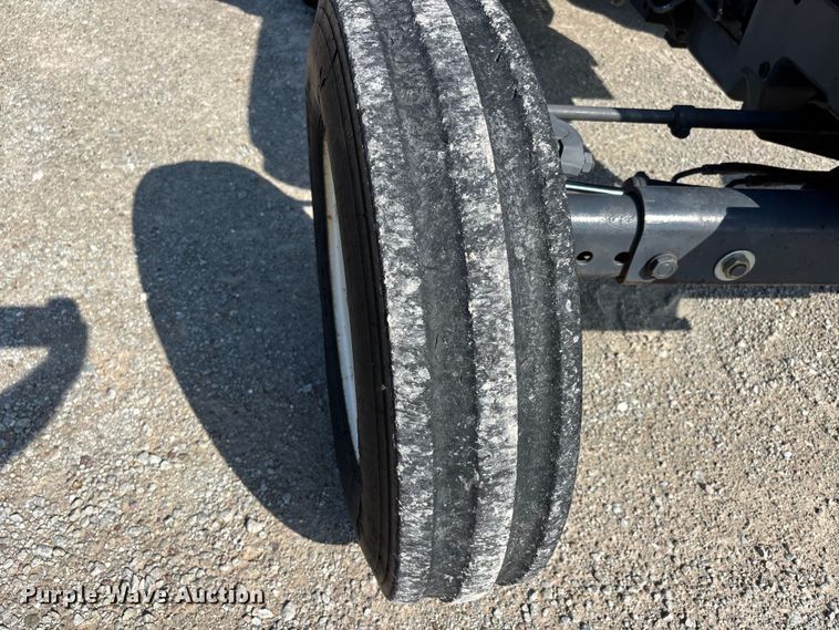 image for item ER3092 1998 New Holland 3930 tractor