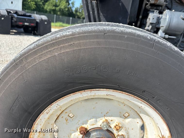 image for item ER3092 1998 New Holland 3930 tractor