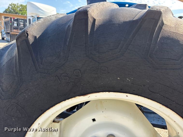 image for item ER3092 1998 New Holland 3930 tractor
