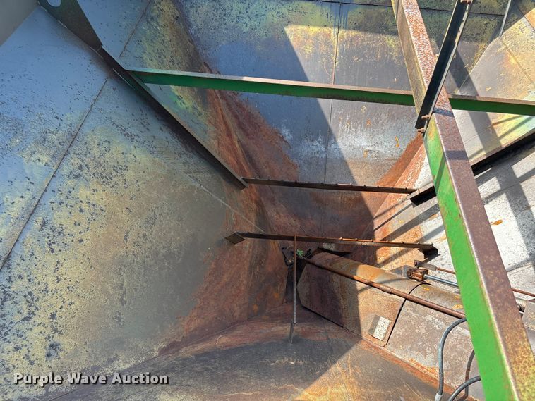 image for item ER3093 J&M 750 grain cart