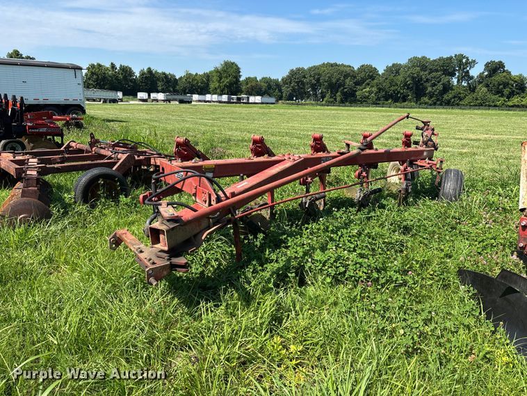 image for item ER3094 International 720 five bottom plow