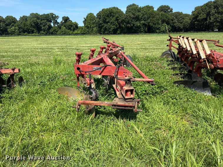 image for item ER3094 International 720 five bottom plow