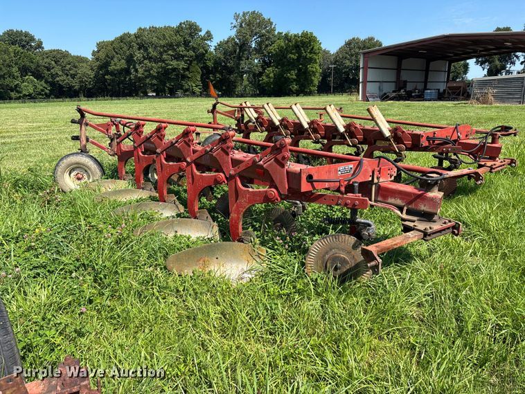 image for item ER3094 International 720 five bottom plow