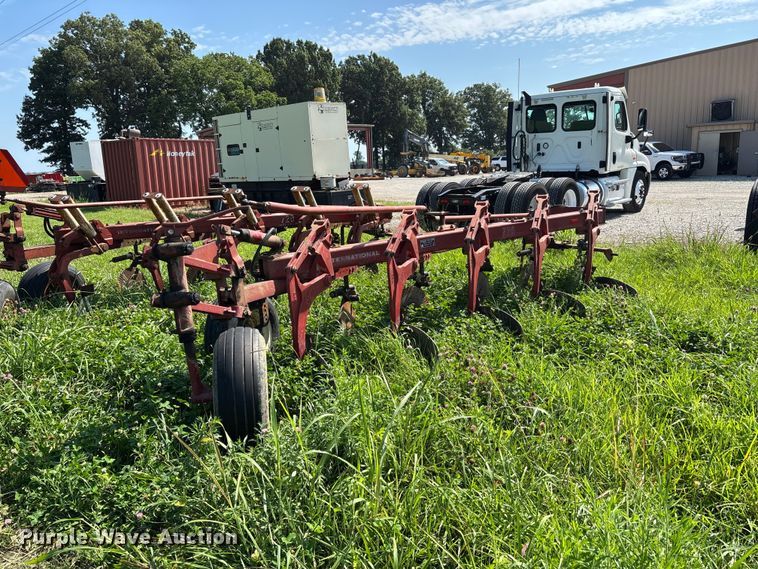 image for item ER3094 International 720 five bottom plow
