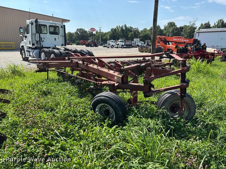 image for item ER3094 International 720 five bottom plow