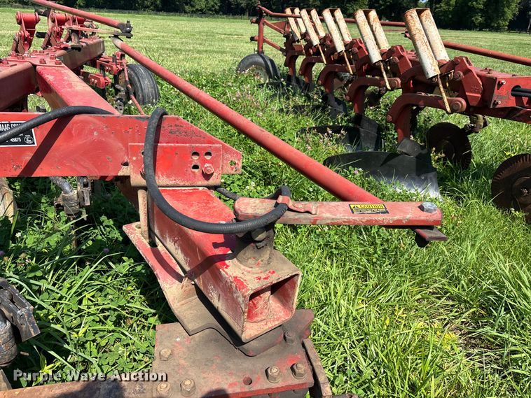 image for item ER3094 International 720 five bottom plow