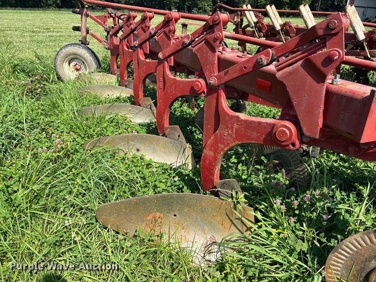 image for item ER3094 International 720 five bottom plow