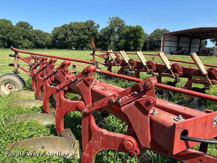 image for item ER3094 International 720 five bottom plow