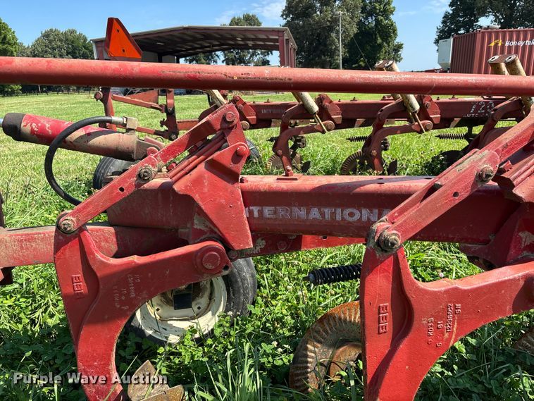 image for item ER3094 International 720 five bottom plow